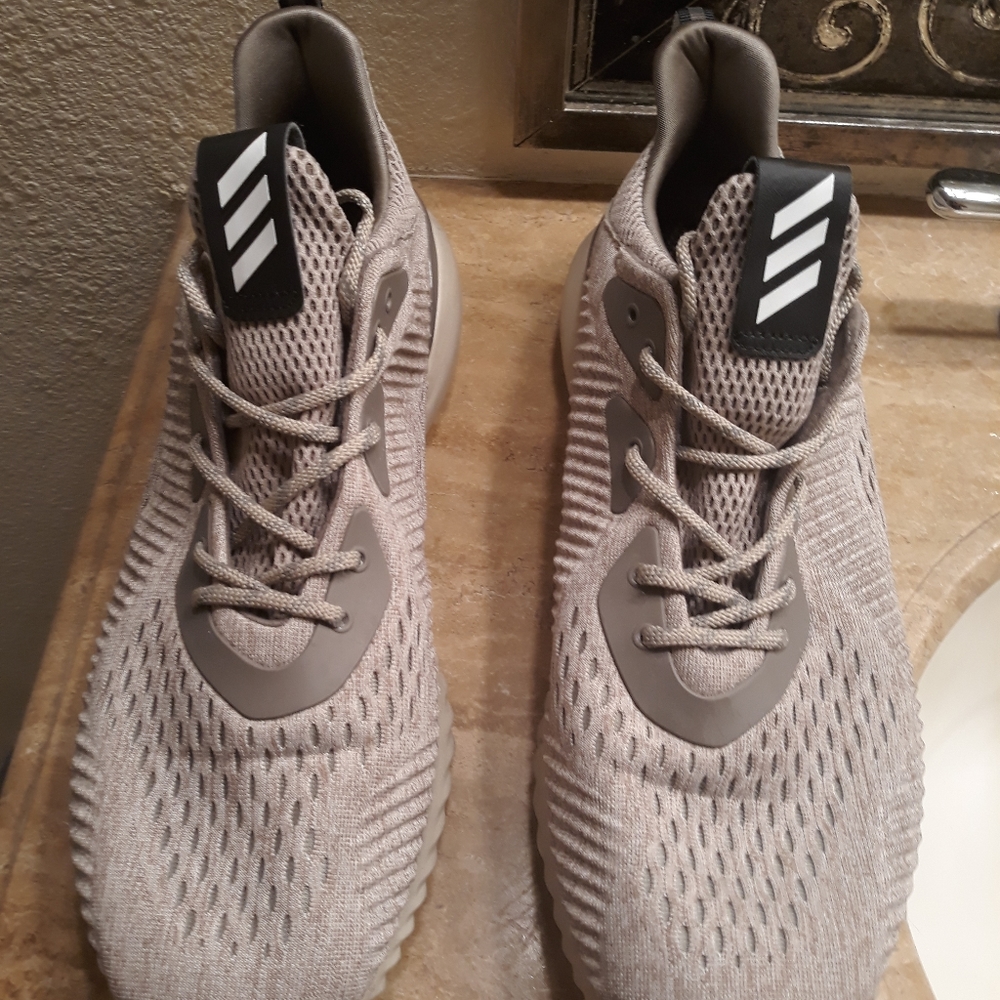 Adidas (sneakers)